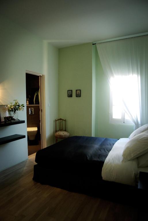 Monte Arena Bed & Breakfast Montaren-et-Saint-Mediers Ruang foto