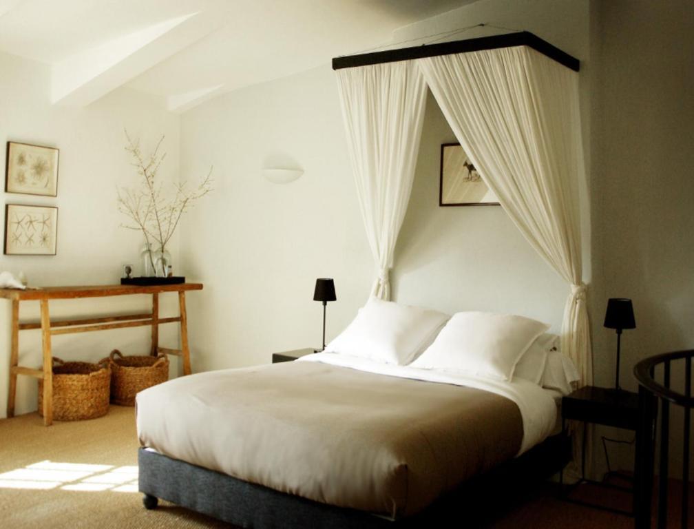 Monte Arena Bed & Breakfast Montaren-et-Saint-Mediers Bagian luar foto