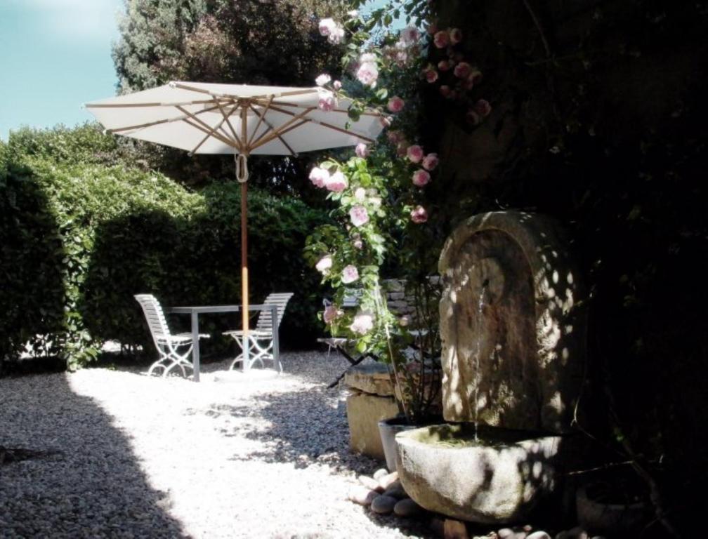 Monte Arena Bed & Breakfast Montaren-et-Saint-Mediers Bagian luar foto