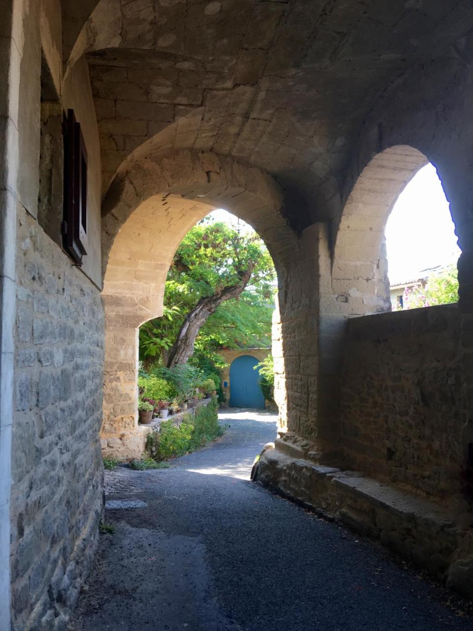 Monte Arena Bed & Breakfast Montaren-et-Saint-Mediers Bagian luar foto